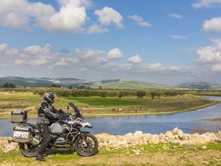 Motorista en el norte de Marruecos