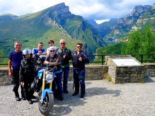 Hispania Tours Motorradgruppe vor dem Cañon de Añisclo