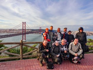 Hispania Tours group at the Cristo Rei monument