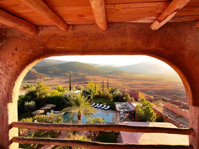 Vista desde la habitación del hotel del tour en las montañas del Atlas