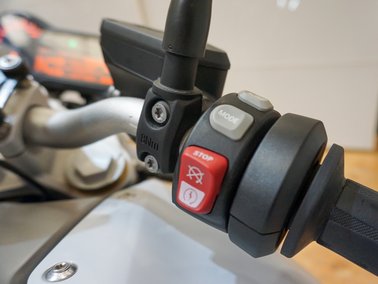 Detailaufnahme BMW R1200R Mietmotorrad von Hispania Tours
