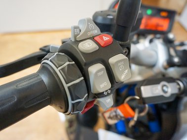 Detailaufnahme BMW R1200R Mietmotorrad von Hispania Tours