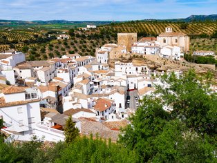 Pueblo blanco en Andalucía