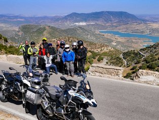 Grupo de motos en el Puerto de las Palomas 