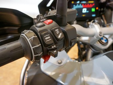 Detailaufnahme BMW R1250 GS ADV Mietmotorrad von Hispania Tours