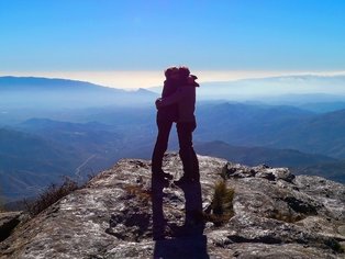 Motorista enamorado en el Alto de Velefique