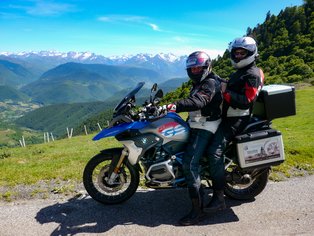 Hispania Tours motorcycle with passenger