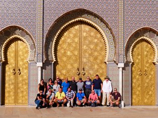Puerta en el palacio Real en Fez