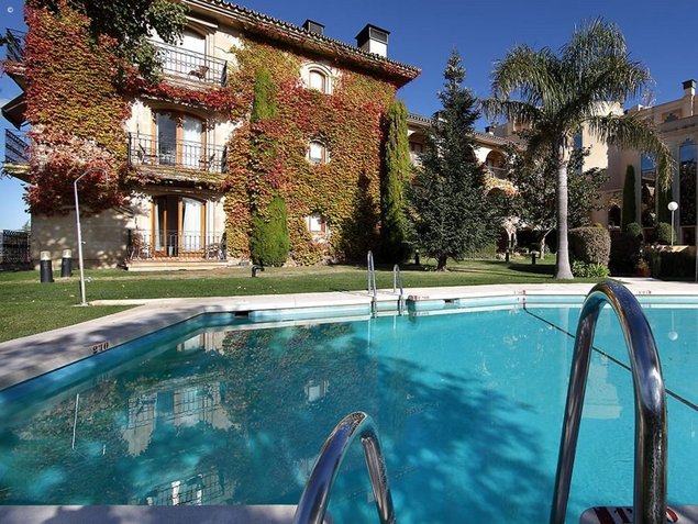 [Translate to Castellano:] Swimmingpool im Parador in Ronda