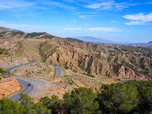 Motociclista en el desierto de Tabernas